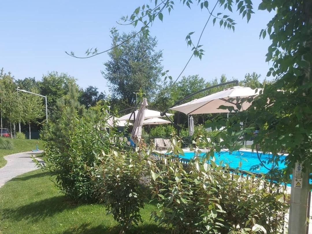 Atria Urban Resort Bucarest Exterior foto
